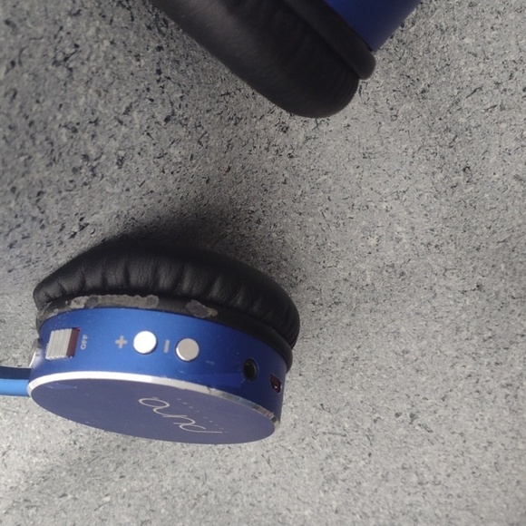 Puro Black and Blue Wireless Headphones 45mm driver - Picture 2 of 2